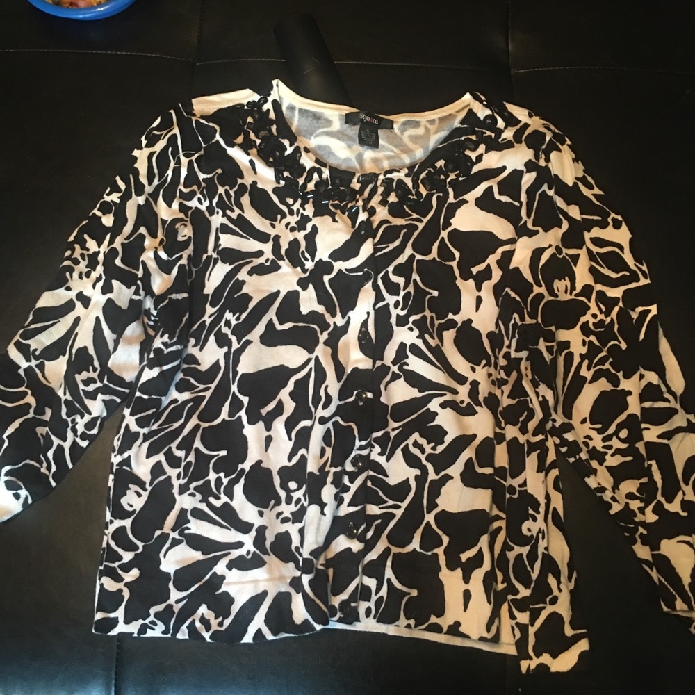 Black and white 3/4 sleeve sweater with bling